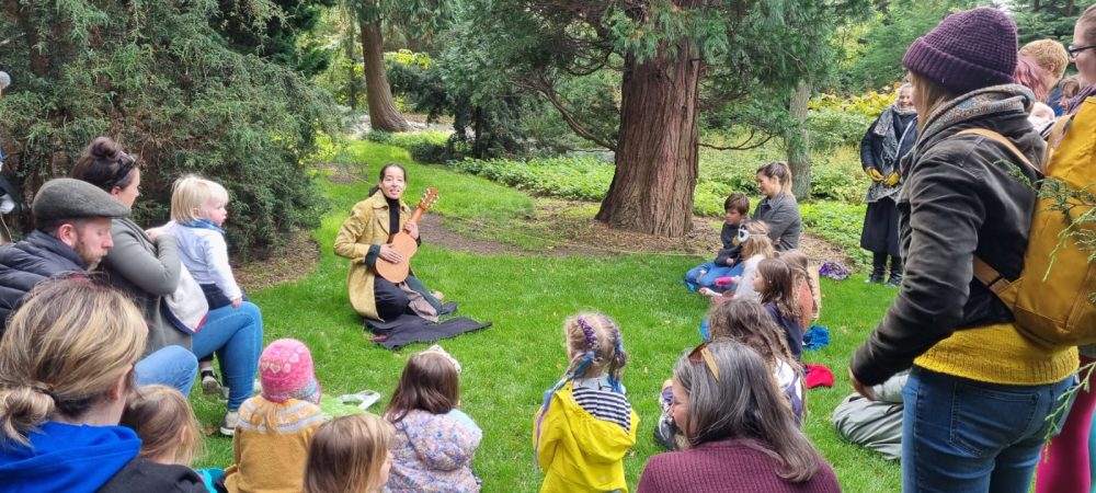 Laura Sampston storytelling at SISF