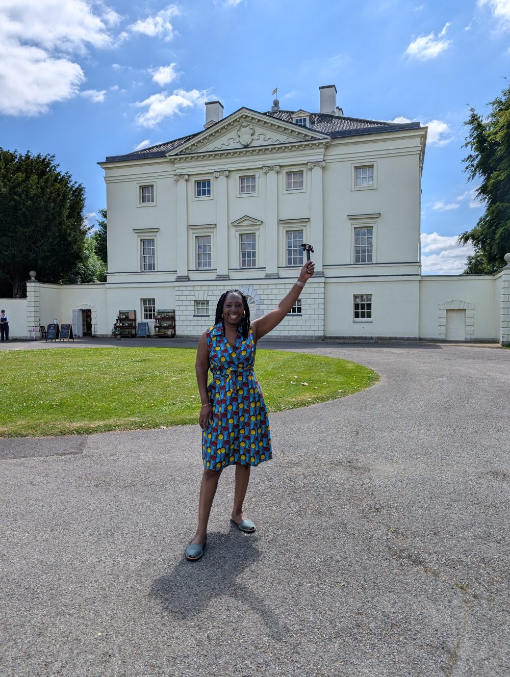 Wendy Shearer storytelling outside Marble Hill House