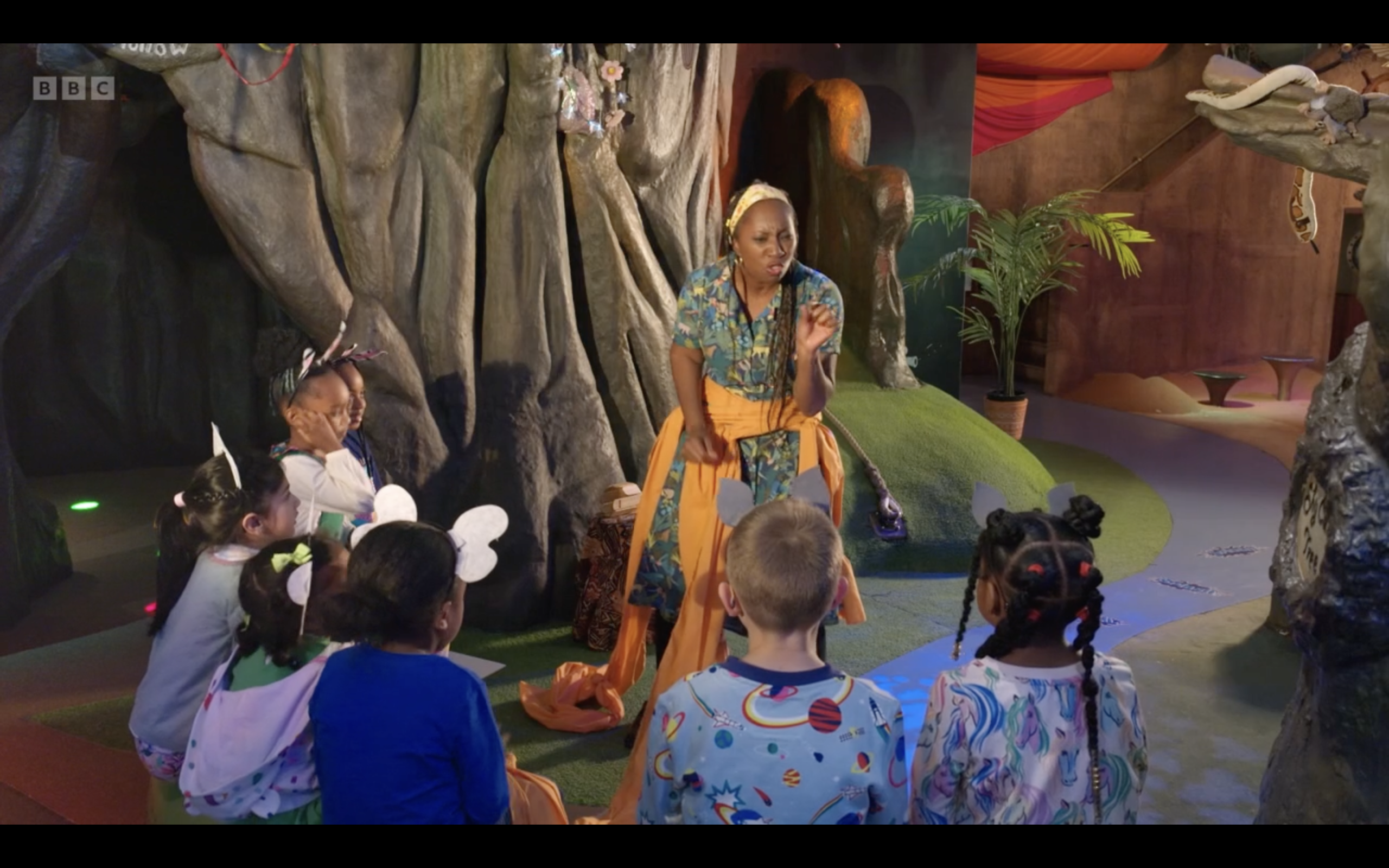 Wendy Shearer storytelling in the studio for JoJo and GranGran